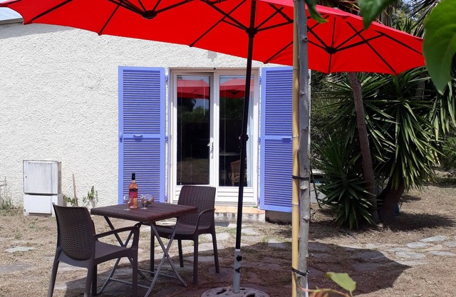 mini casa unifamiliar en una villa en el jardín verde zona tranquila independiente