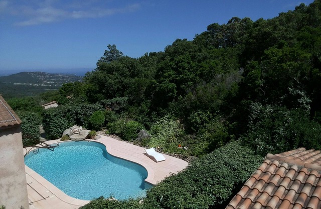 mini villa de 19 m2 para 2 personas + aire acondicionado + piscina, vistas al mar y montañas