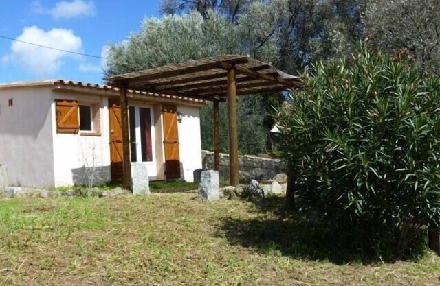 Mini villa + terraza en gran parcela en Muratello para 2 personas