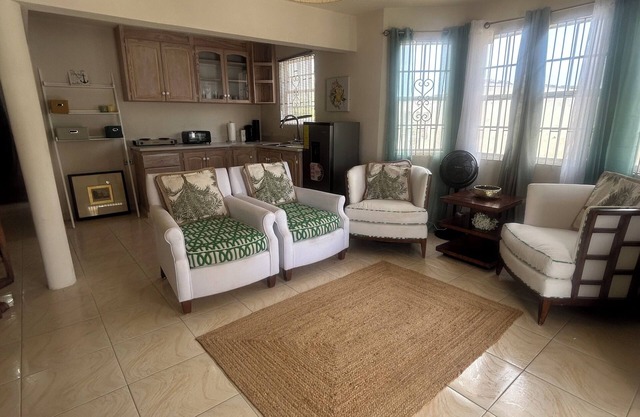 Charming 1-bedroom apartment with WiFi and AC in delightful near the beach