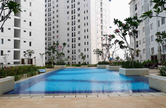 Minimalist and Warm 2BR Bassura City Apartment