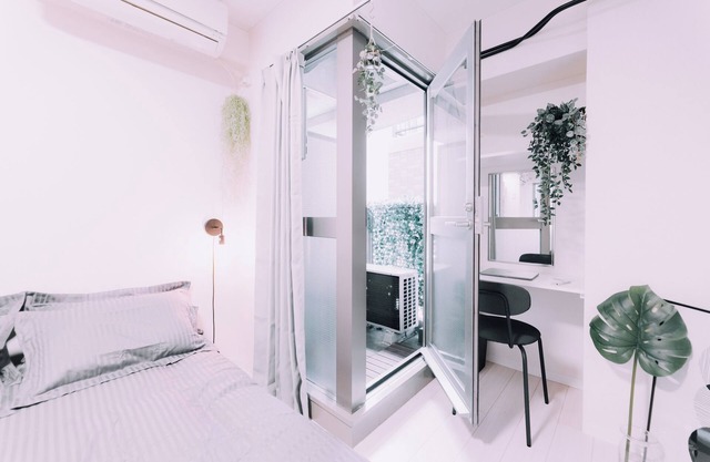 Minimalist Loft 902