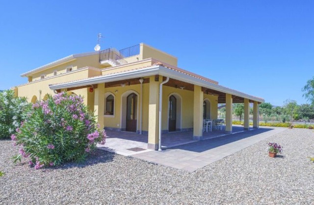MINISSALE FARMHOUSE