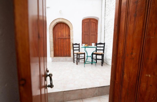 MinoaHouse 1 bedroom,3 guests,bath tub & patio
