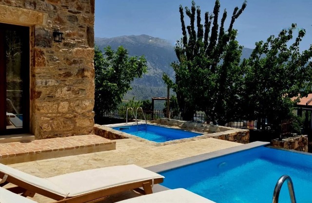 Minos Country Living maisonette with private pool