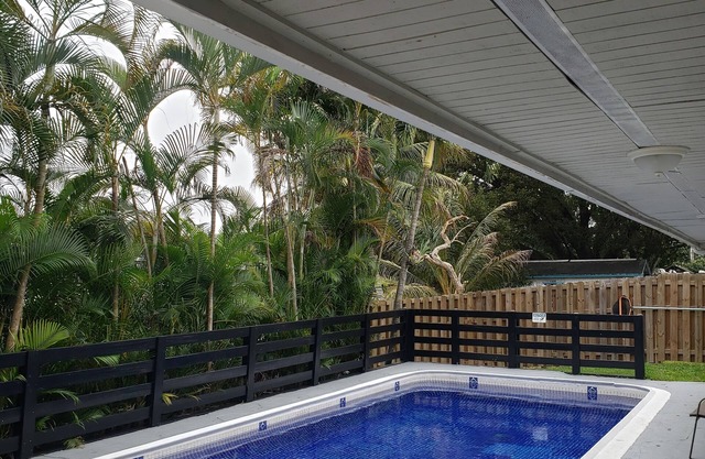 Mins away from Hard Rock Casino 3/2 W/pool& Gameroom FLL/MIA