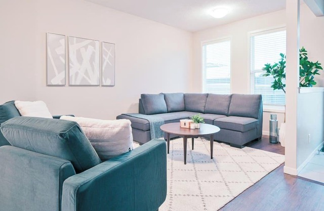 3BR | King Bed | Private Double Garage | Spacious Home