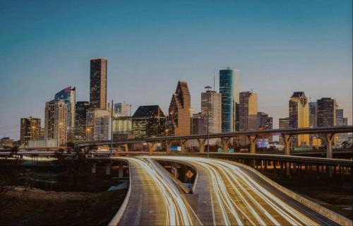 Mins to Hospital, UofH, Astros, Rockets, Airport