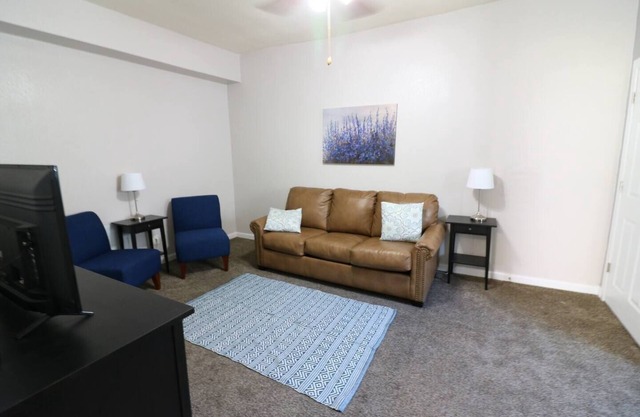 Mins to mass Ave -Workspace, Smart TV & AC