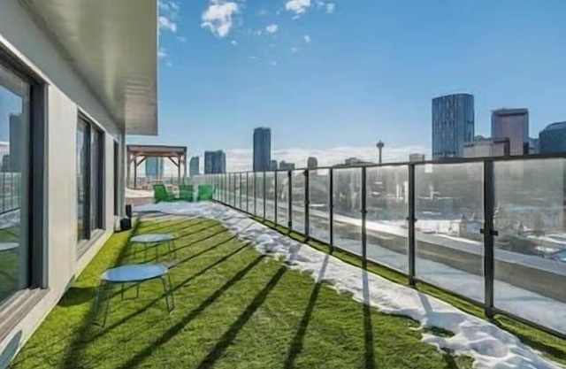Mins to Saddledome | Rooftop Patio | Sofa Bed