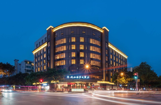 Minshan Lhasa Grand Hotel