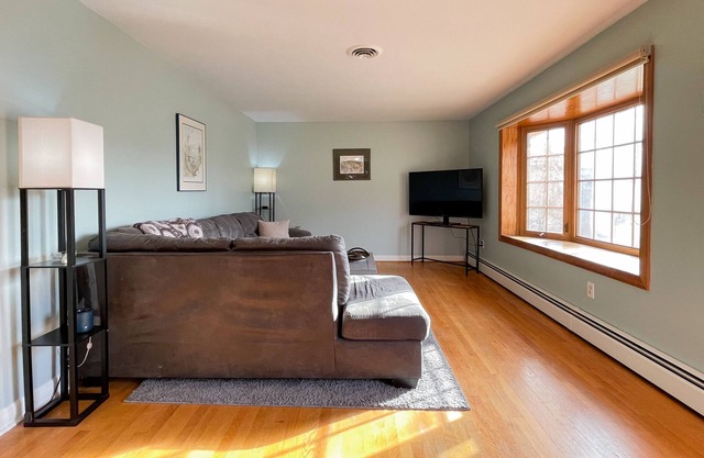 Minutes from Downtown Staunton, a home for the whole family! Pet-friendly!