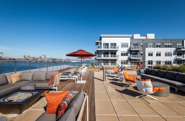 Minutes from Logan Intl Airport | Clean Studio | Gym | Indoor Pool | GLS