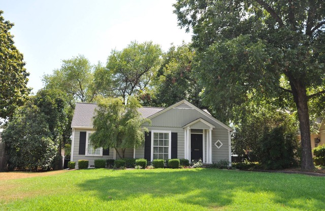 A minutos de Magnolia, disfrute de Little Cottage en la famosa Austin Avenue.