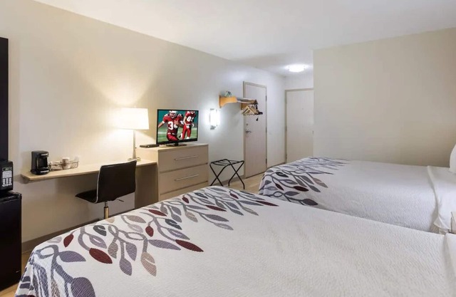 Minutes from Vanhook Falls Trailhead! Free Parking, Pet-friendly Property!