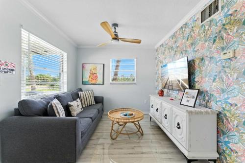 Minutes to Anna Maria - Canal Hangout Onsite Apartment