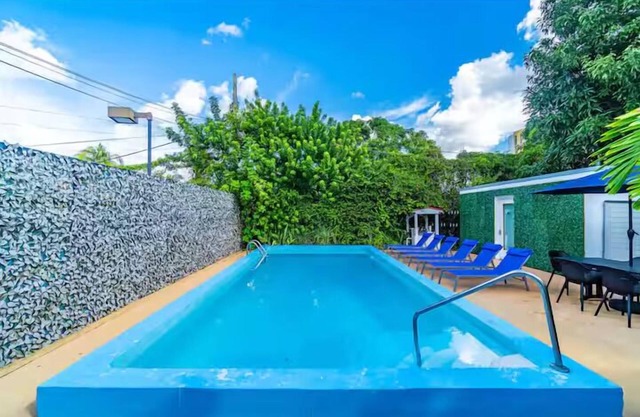 Minutes to Brickell & Little Havana - Pool