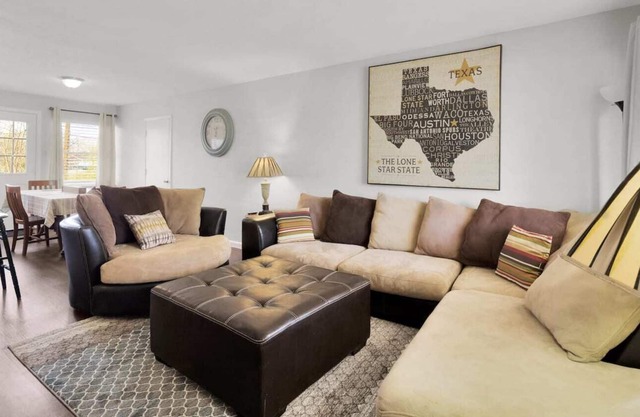 Minutes to Downtown Dallas! The Heartside Haven
