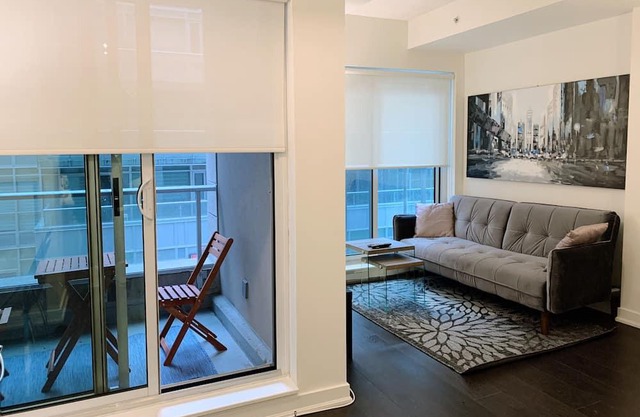 Minutes to Downtown Core, 1 Bed 1 Bath Condo Suite