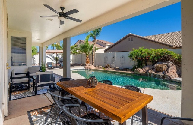 Minutes to DT Chandler/Gilbert - Pool Gameroom