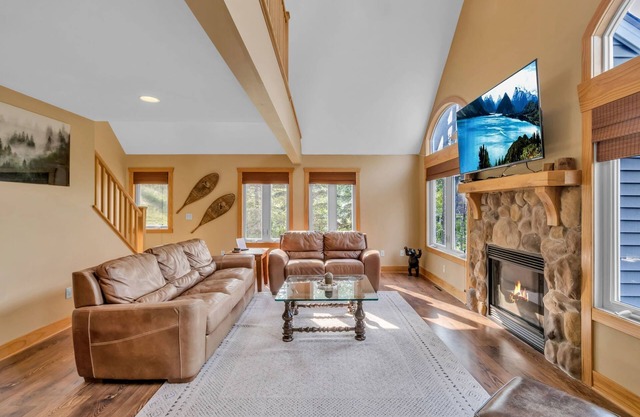 Minutes to Ellicottville ~ Mountain Ski Chalet ~ Virtual Tour Included!