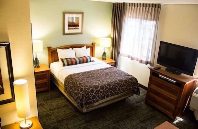 Tourist Trap! Minutes to Grapevine Convention, with Parking, Swimming Pool!