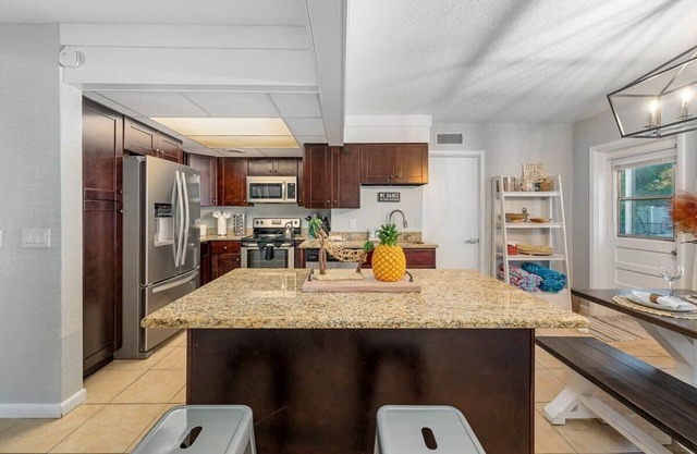 Minutes to Indian Rocks Beach Heated Pool Sleeps12