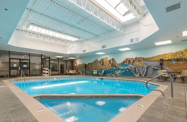 ¡GRAN BÚSQUEDA! DOS UNIDADES CÓMODAS PARA 8, PISCINA, TINA CALIENTE