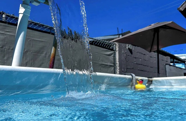 Minutes to Seafood Restaurants & Beach - Family Villa with Private Pool & Games