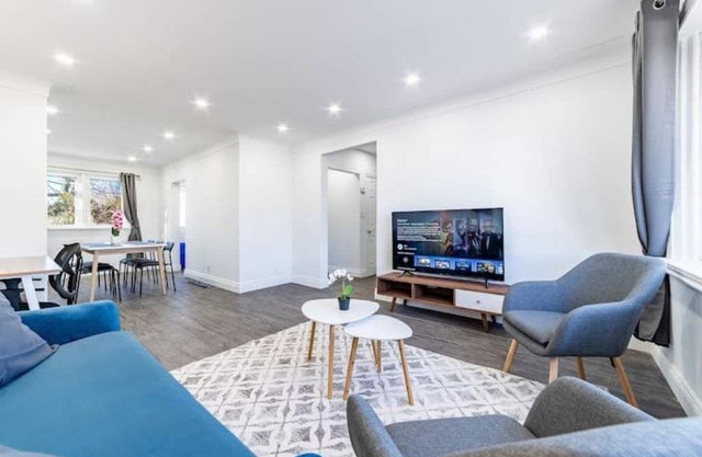 Minutes to Stunning Lakefront - 2 King Beds