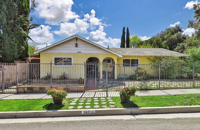 Minutes to UCLA West hills, Malibu,LAX Ideal for Insurance and Corporate Housing