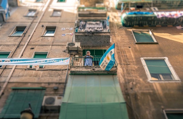 Mira Maradona