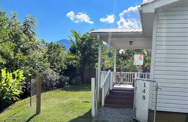 Miraflor Guest House, family and pet friendly