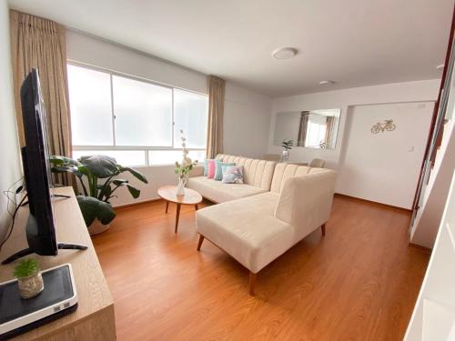 - Miraflores 2 Bedroom Apartment - Wifi - Hot Water