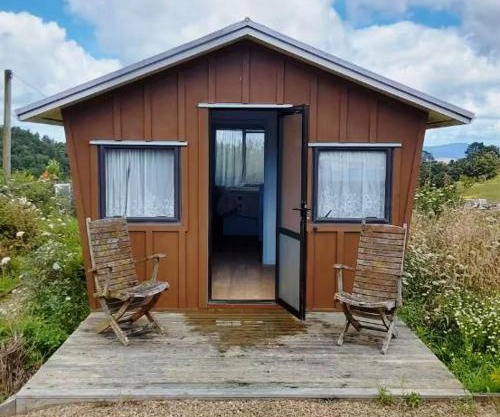 Miranda Cabin 1 Bedroom, Sleeps 4, No Wifi, Outside Bathroom, No running water in cabin