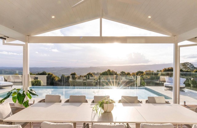 Miren Estate - lavish hinterland estate with pool