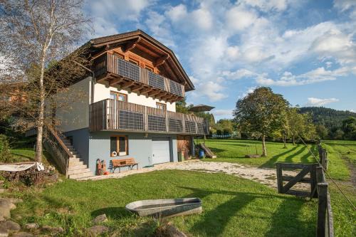 mirnockAHOI - familienfreundliches Ferienhaus für 4 Erwachsene, maritimes Bergerlebnis, Panoramablick von Terrasse und Balkon, Carinthia, Millstättersee