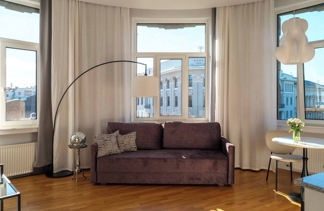 Miro Rooms Center Cloud - Quite Chic