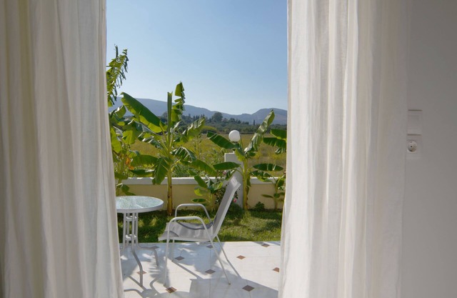 Mirsini Studios & Apartments
