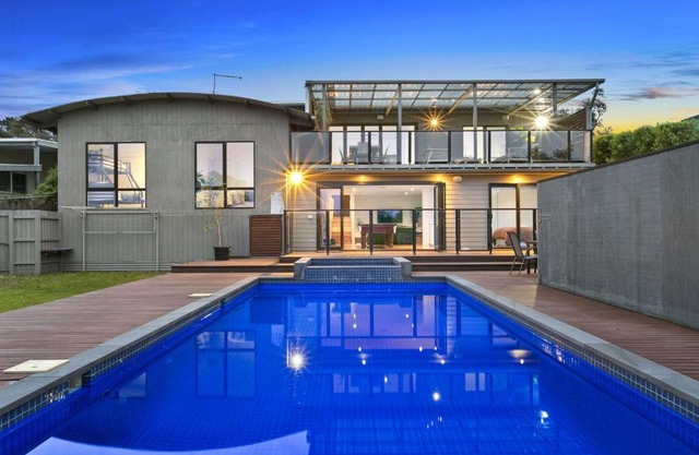Miss Maude Mt Martha with pool and spa