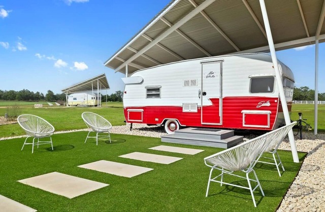 Miss Willie Mae - Glamping, Pool & Fireplace