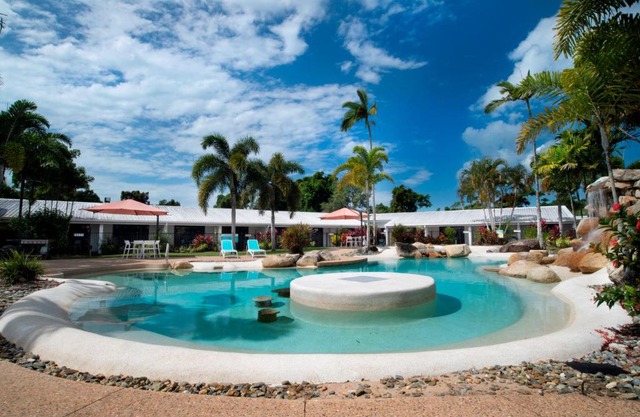 Mission Beach Resort by Nightelier