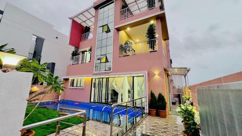 Mistwood Villa, Luxury 5BHK with Pool