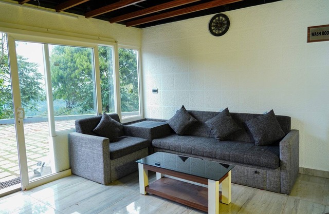Misty Bush Munnar - Deluxe Double Room