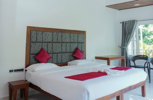 Misty Bush Munnar - Deluxe Double Room