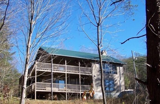 Misty Cove 2 Bedroom Cabin by RedAwning