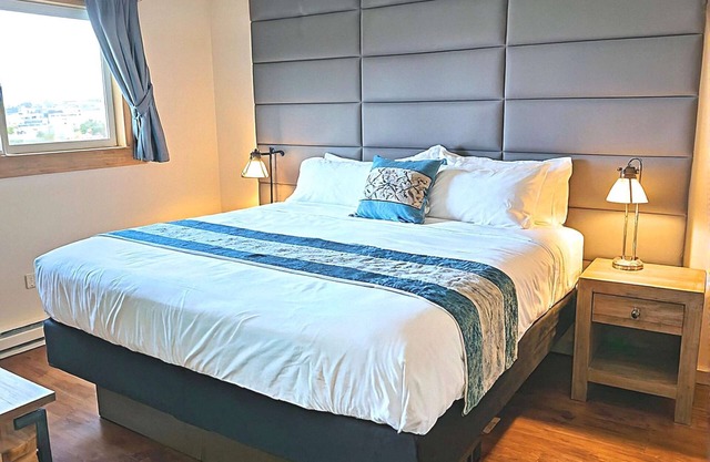 Misty Harbor - 1 Bedroom Suite with 1 King and 1 Queen Bed at Wanderlust Inn, Pet Friendly