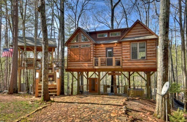 Misty Mountain Treehouse- Blue Ridge GA