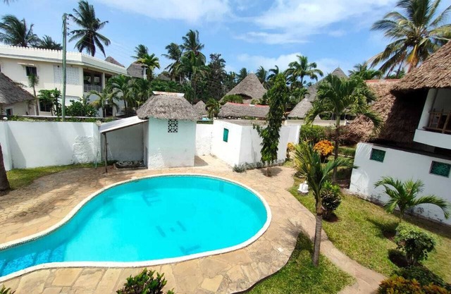 Miwa Budget Apartments 5mins less walk to beach(single budget rooms)