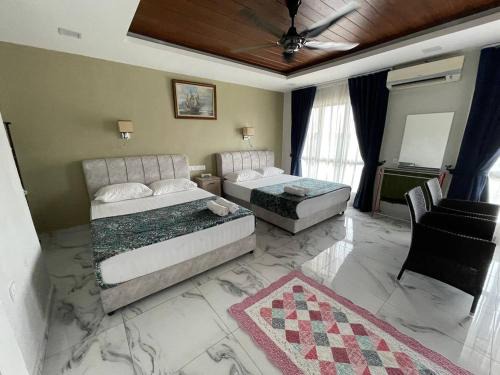 MKB Homestay - 2 X Queen Bed Studio Room with View and Free Parking